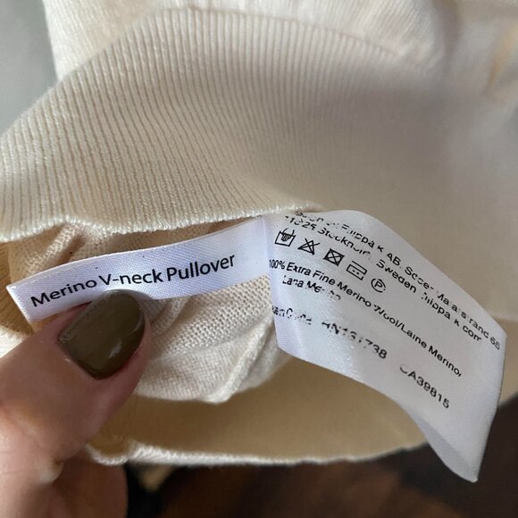 Filippa K Off -White Merino Wool V-Neck Sweater Pullover Size M - Picture 6 of 7